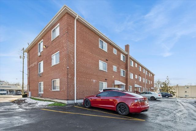 410 Crescent Boulevard 2B, Lombard, IL 60148