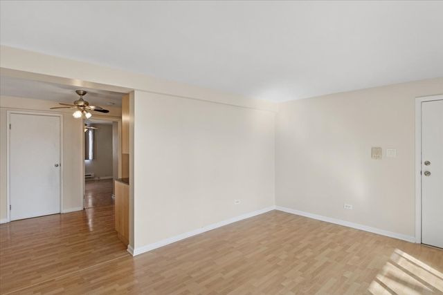 410 Crescent Boulevard 2B, Lombard, IL 60148