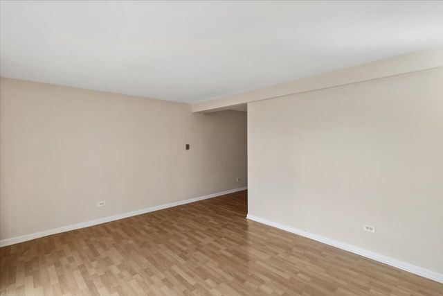 410 Crescent Boulevard 2B, Lombard, IL 60148