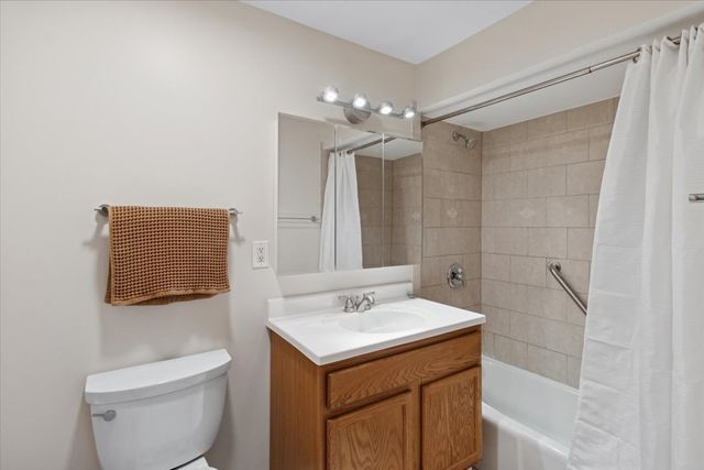 410 Crescent Boulevard 2B, Lombard, IL 60148