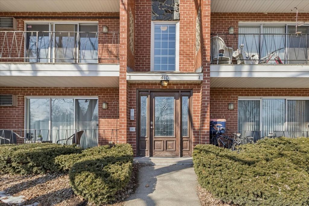 410 Crescent Boulevard 2B, Lombard, IL 60148