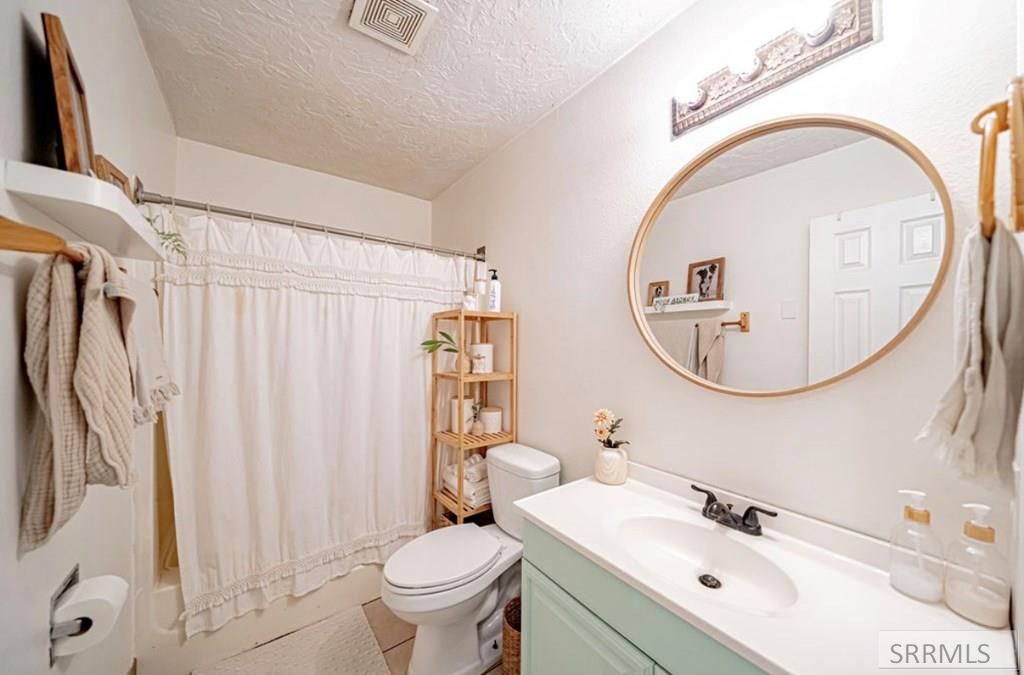 Image 24 of property listing at 3715 E Vaughn Street, Ammon, ID 83406