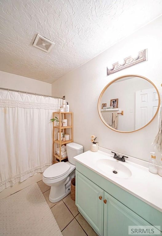 Image 27 of property listing at 3715 E Vaughn Street, Ammon, ID 83406