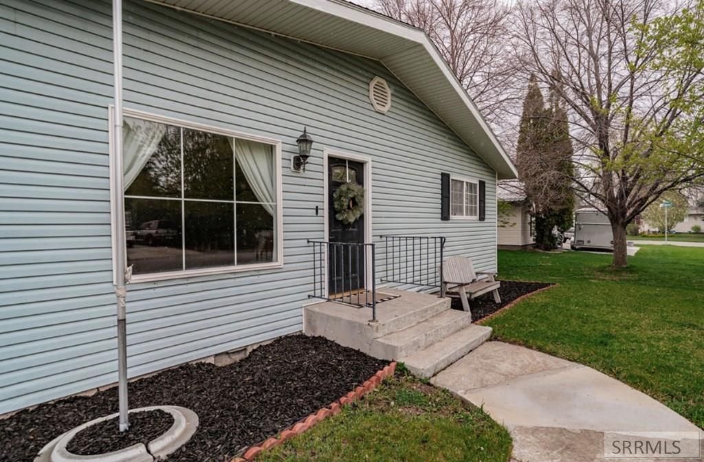Image 3 of property listing at 3715 E Vaughn Street, Ammon, ID 83406
