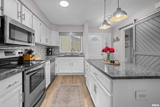 3161 WILLOWWOOD Drive, Bettendorf, IA 52722