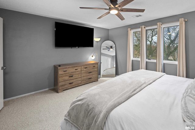 3161 WILLOWWOOD Drive, Bettendorf, IA 52722