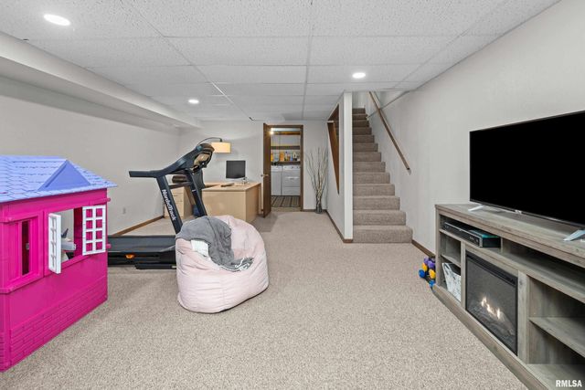 3161 WILLOWWOOD Drive, Bettendorf, IA 52722