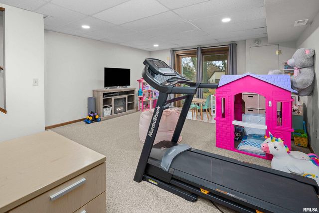 3161 WILLOWWOOD Drive, Bettendorf, IA 52722