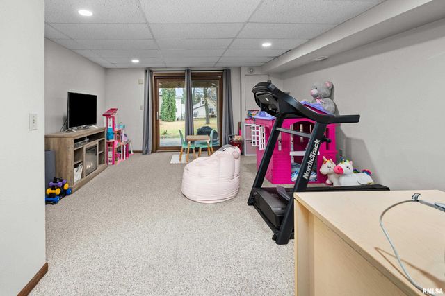 3161 WILLOWWOOD Drive, Bettendorf, IA 52722