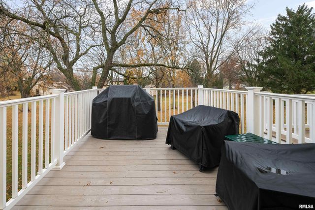 3161 WILLOWWOOD Drive, Bettendorf, IA 52722