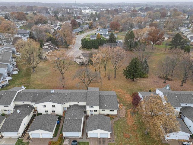 3161 WILLOWWOOD Drive, Bettendorf, IA 52722