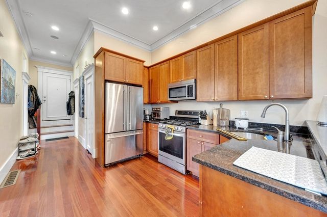 253 E St 1, Boston, MA 02127