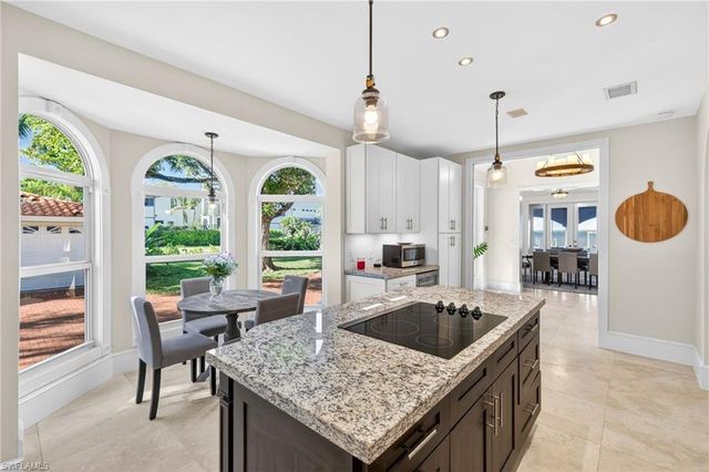 2878 Valencia WAY, Fort Myers, FL 33901