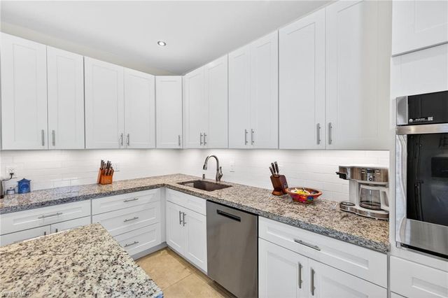 2878 Valencia WAY, Fort Myers, FL 33901