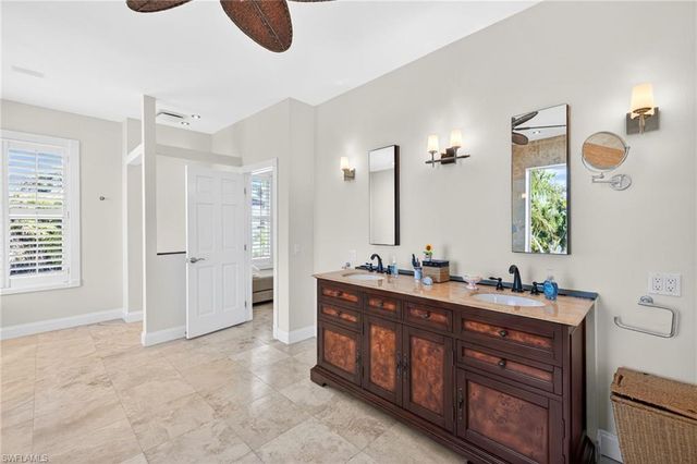 2878 Valencia WAY, Fort Myers, FL 33901