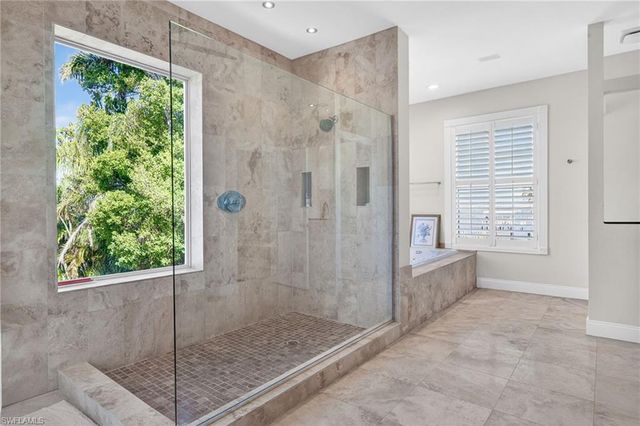 2878 Valencia WAY, Fort Myers, FL 33901