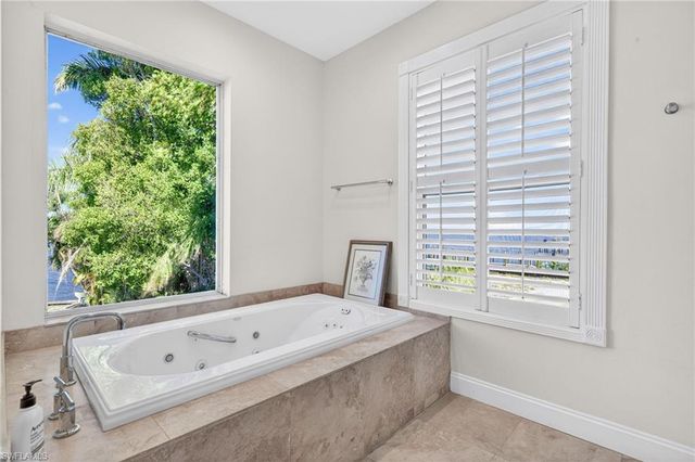 2878 Valencia WAY, Fort Myers, FL 33901