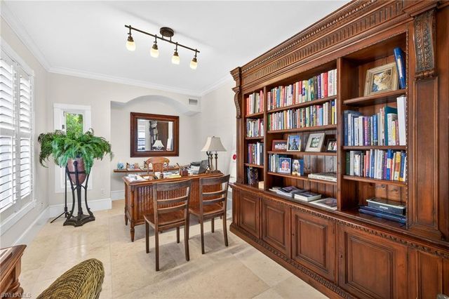 2878 Valencia WAY, Fort Myers, FL 33901