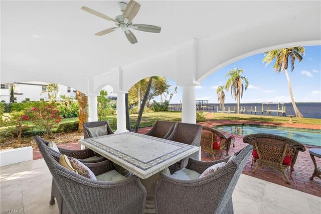 2878 Valencia WAY, Fort Myers, FL 33901