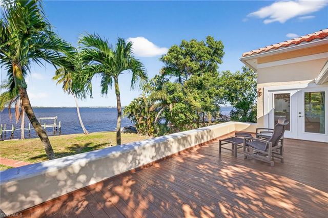 2878 Valencia WAY, Fort Myers, FL 33901