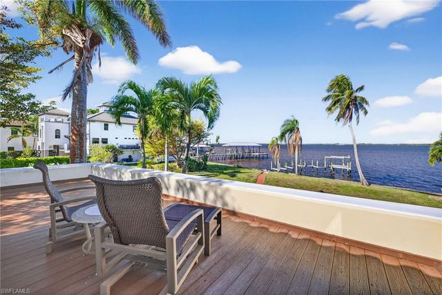 2878 Valencia WAY, Fort Myers, FL 33901