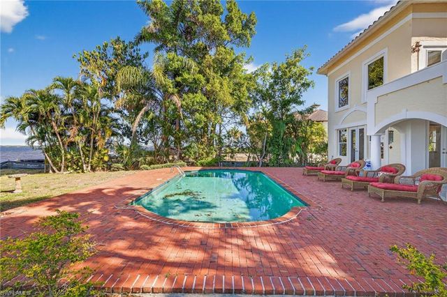 2878 Valencia WAY, Fort Myers, FL 33901