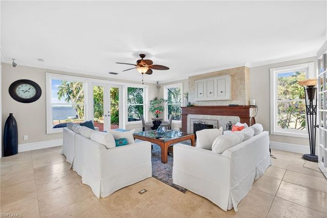 2878 Valencia WAY, Fort Myers, FL 33901