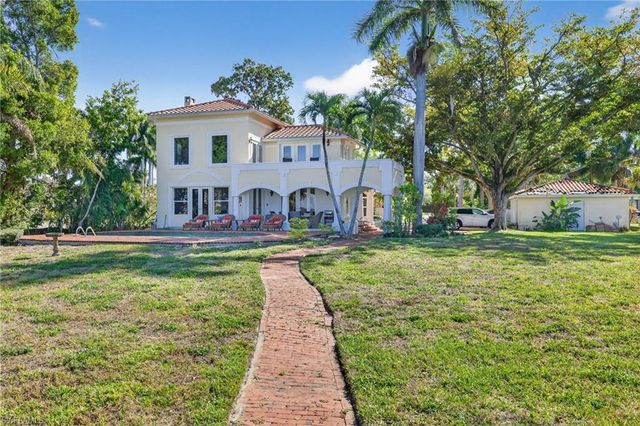 2878 Valencia WAY, Fort Myers, FL 33901