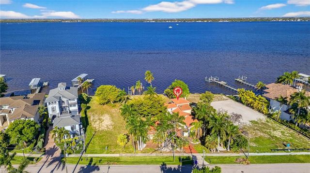 2878 Valencia WAY, Fort Myers, FL 33901