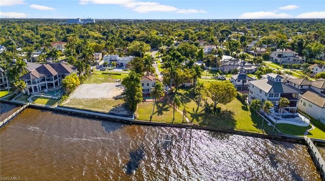 2878 Valencia WAY, Fort Myers, FL 33901