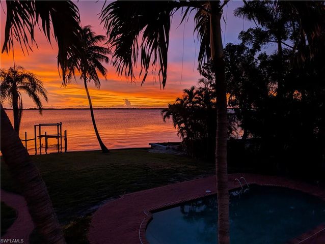 2878 Valencia WAY, Fort Myers, FL 33901