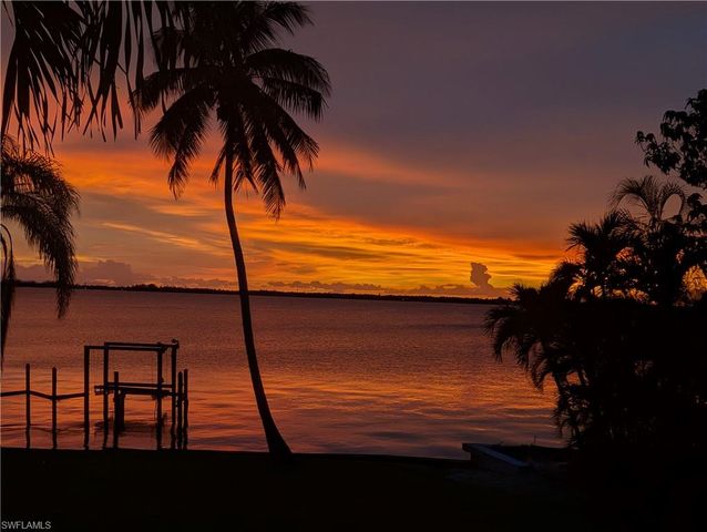 2878 Valencia WAY, Fort Myers, FL 33901