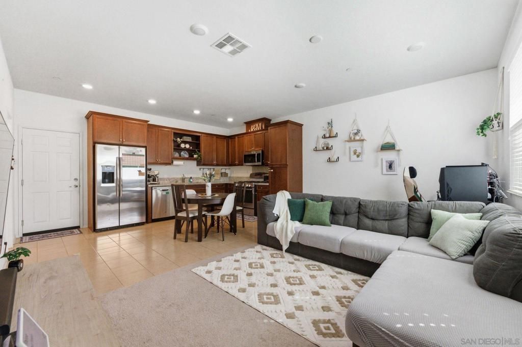 Image 10 of property listing at 1512 Champion Lane Unit 2, Chula Vista, CA 91915