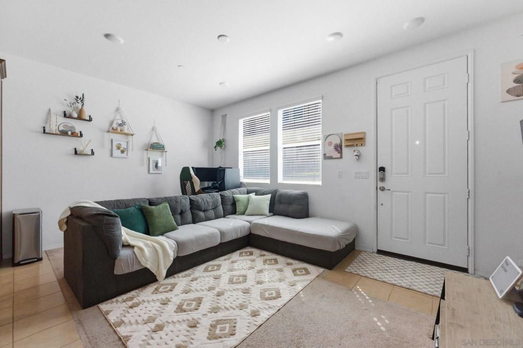 Image 12 of property listing at 1512 Champion Lane Unit 2, Chula Vista, CA 91915