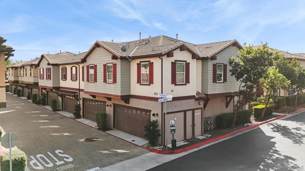 Image 4 of property listing at 1512 Champion Lane Unit 2, Chula Vista, CA 91915