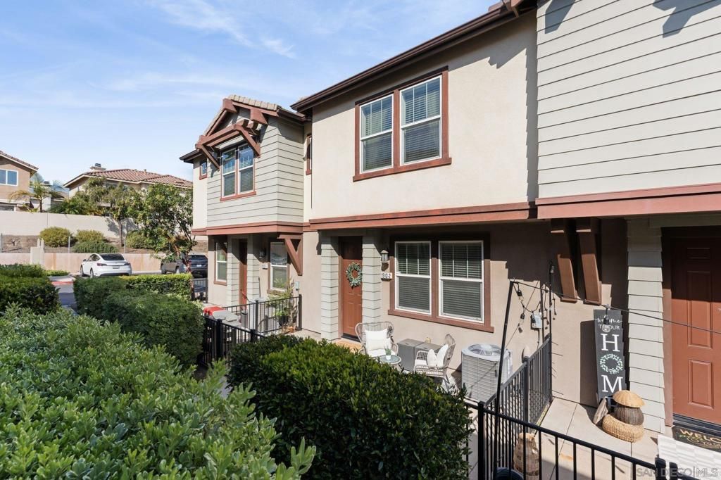 Image 5 of property listing at 1512 Champion Lane Unit 2, Chula Vista, CA 91915