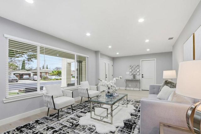 2121 Francis Avenue, Santa Clara, CA 95051
