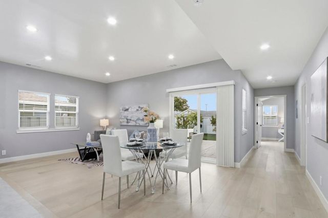 2121 Francis Avenue, Santa Clara, CA 95051