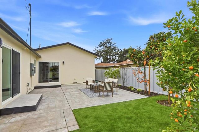 2121 Francis Avenue, Santa Clara, CA 95051