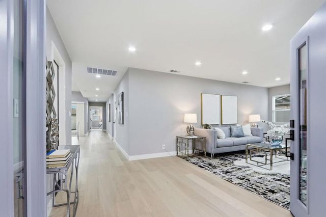 2121 Francis Avenue, Santa Clara, CA 95051