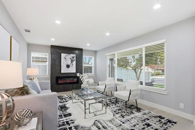 2121 Francis Avenue, Santa Clara, CA 95051