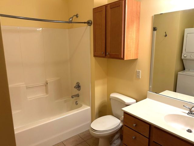 2900 University Avenue SE 411, Minneapolis, MN 55414