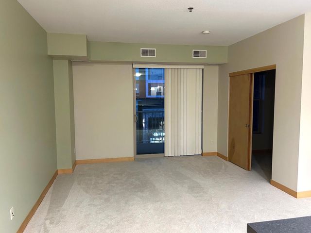 2900 University Avenue SE 411, Minneapolis, MN 55414