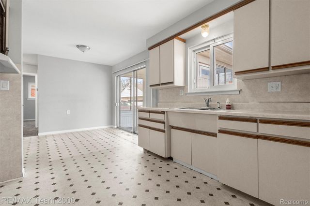 19431 STEPHENS, Eastpointe, MI 48021