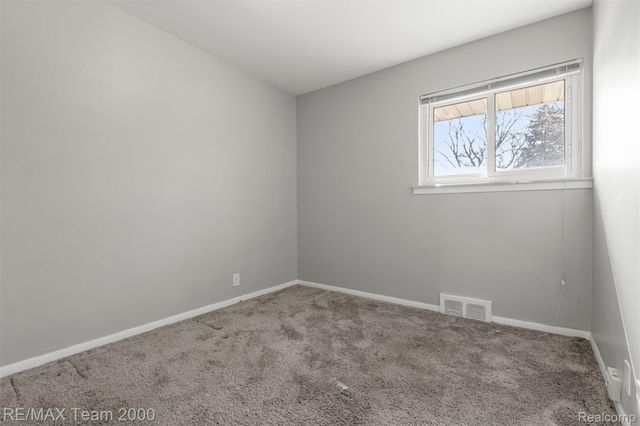 19431 STEPHENS, Eastpointe, MI 48021