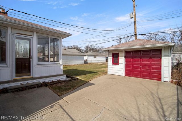 19431 STEPHENS, Eastpointe, MI 48021