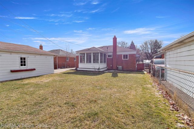 19431 STEPHENS, Eastpointe, MI 48021