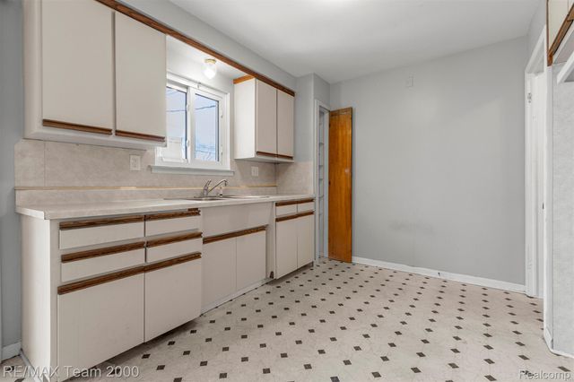 19431 STEPHENS, Eastpointe, MI 48021