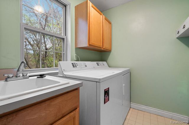 20903 Antique Court, Southfield, MI 48075