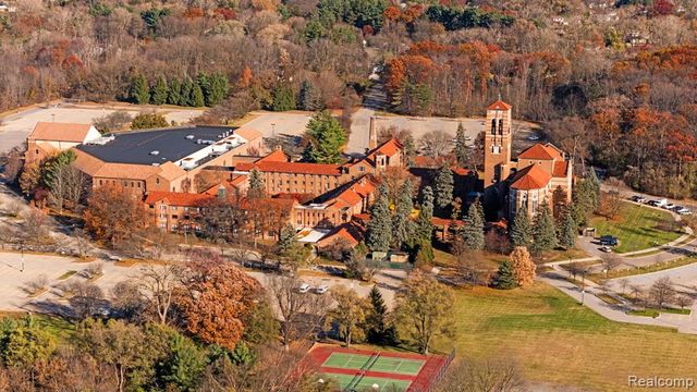 20903 Antique Court, Southfield, MI 48075